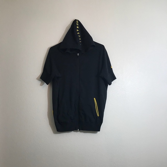 short sleeve hoodie nike